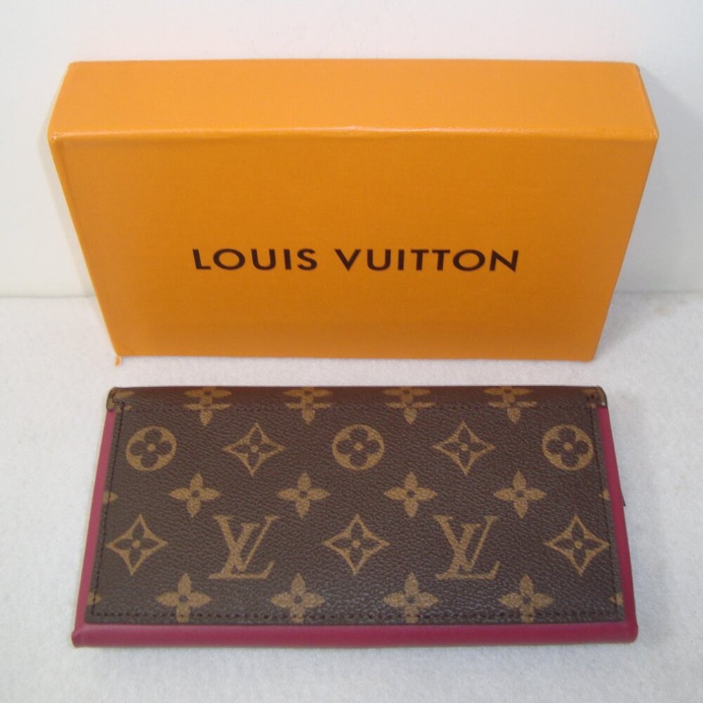 Designer-Look Wallet (Make Offer) - Picture 2 of 12